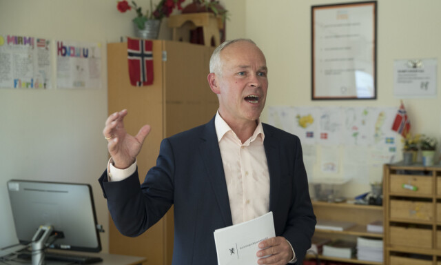 Åpner for å tvangsflytte vgs-elever som mobber